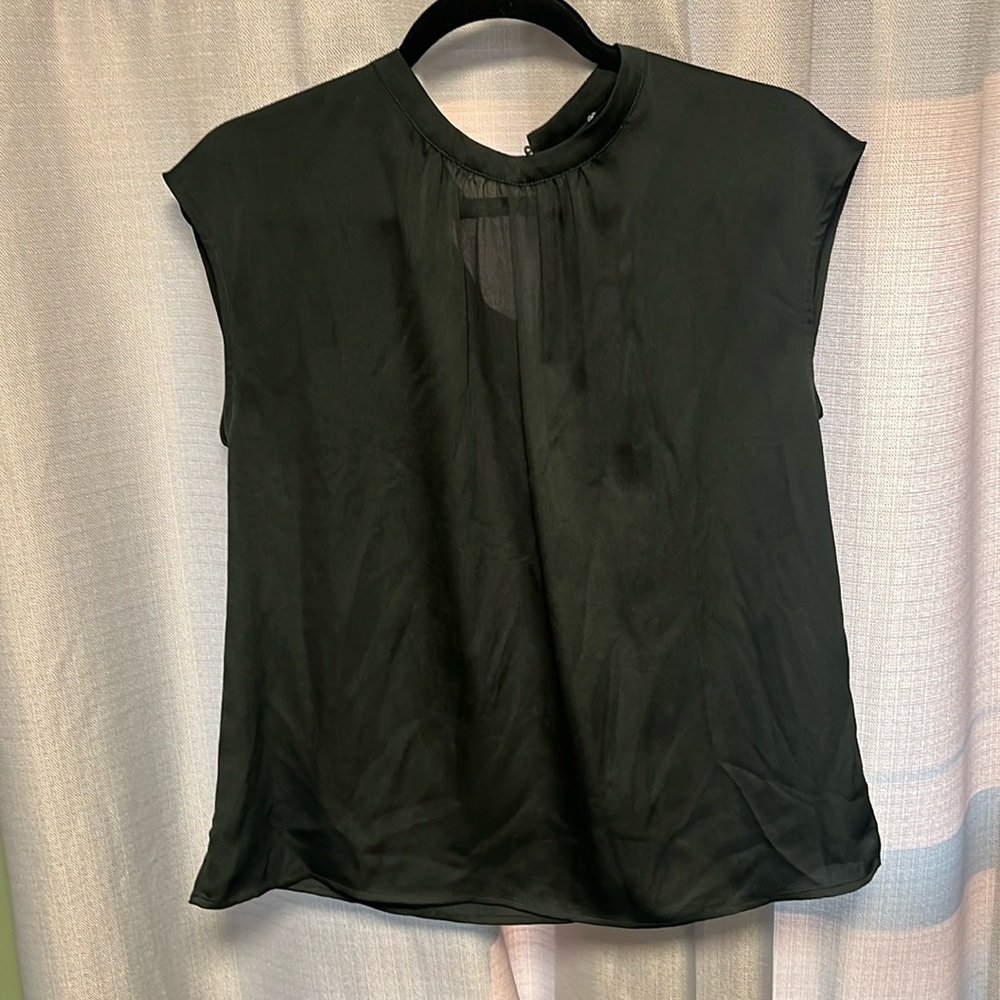 Vince Camuto forest green short sleeve blouse